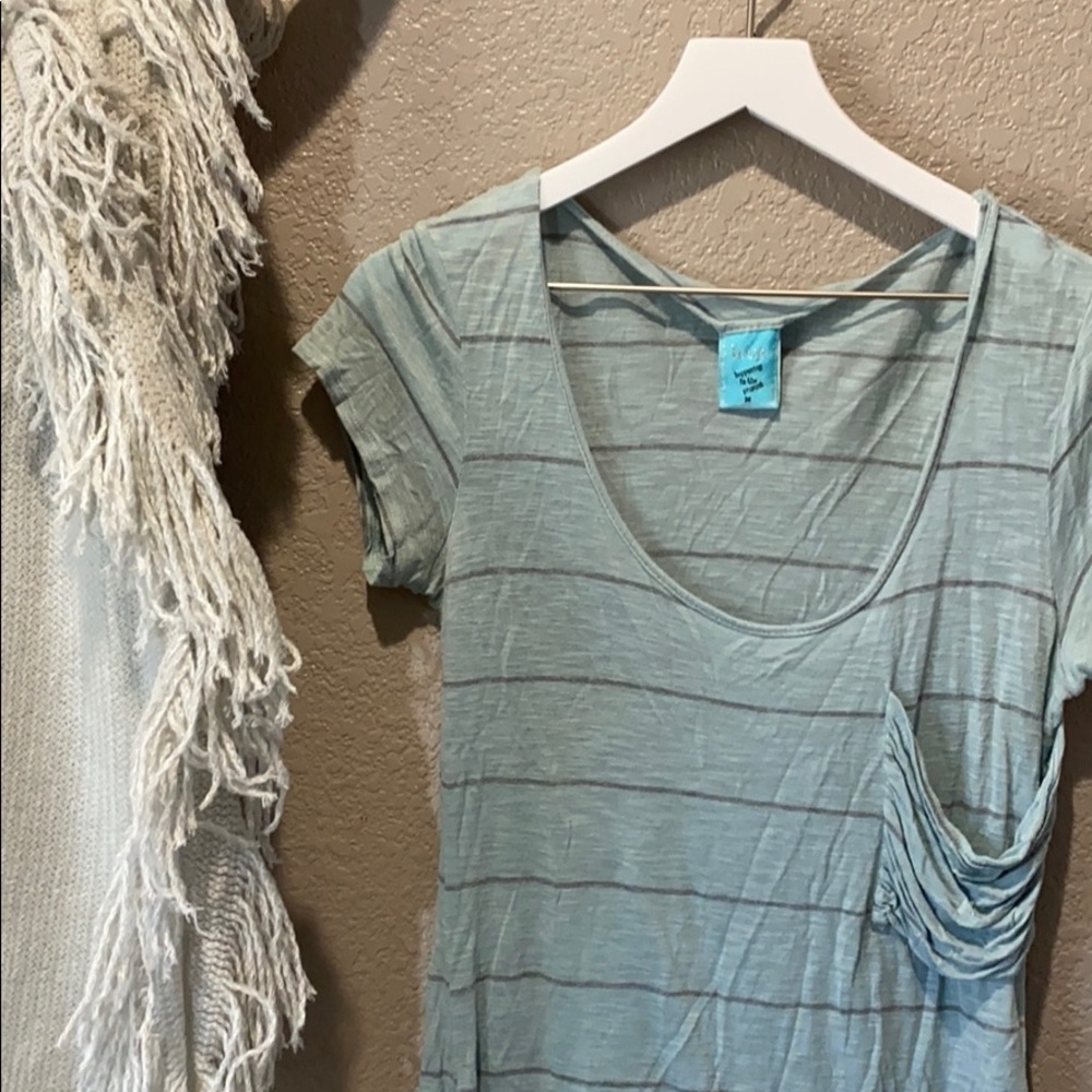 🌺happening in the present teal striped tee m